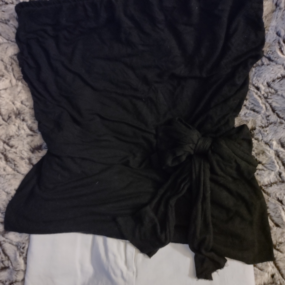 Arden B Large black strapless shirt with bow